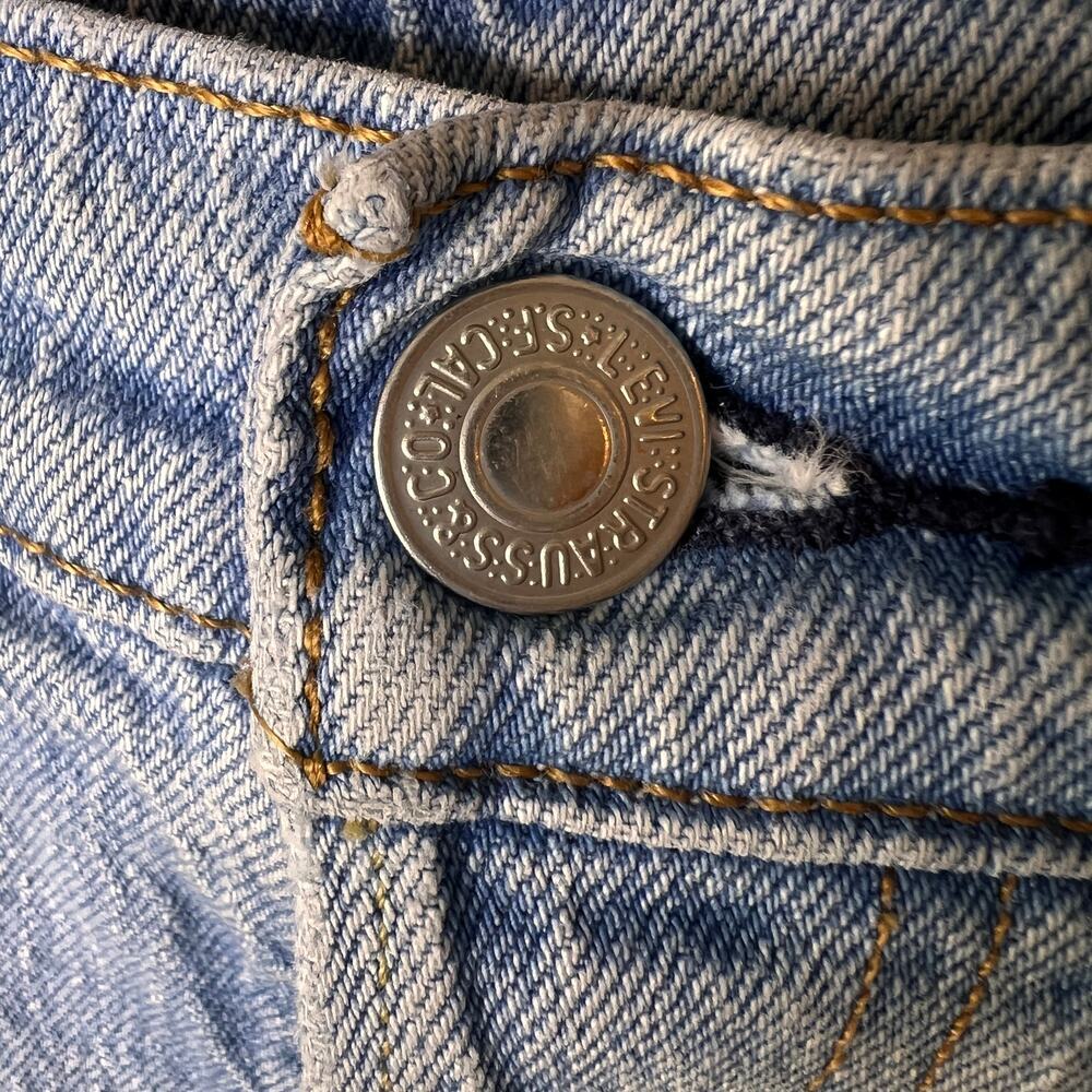 Levis Jeans Womens Size W28XL32 Light Wash Button Fly Distressed Straight Leg - Picture 8 of 16